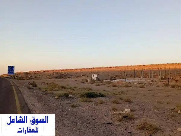 فرصة استثمارية ذهبية: أرض للبيع بالطريق الصحراوي - رأس النقب (خدمات كاملة)