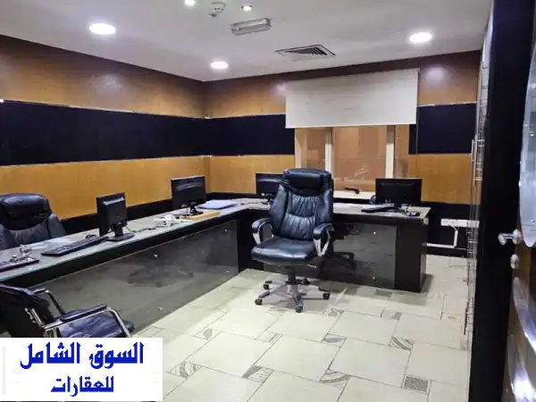 مكتب إداري فاخر للإيجار السنوي | 6 غرف | شارع...