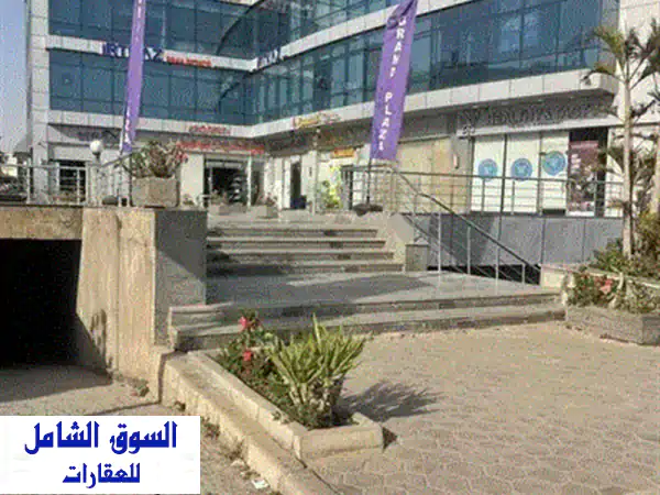 مكتب إداري فاخر مفروش 140م للايجار في قلب شارع التسعين، التجمع الخامس - جاهز لعملك!