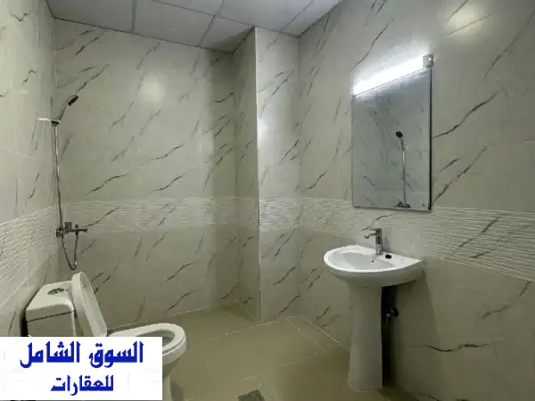 استوديو فاخر للإيجار بمدينة خليفة | عقد شامل (كهرباء، ماء، صيانة) بـ 31 ألف درهم!