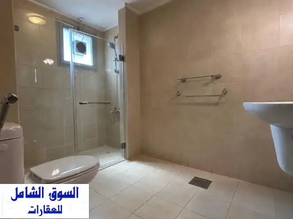 شقة مفروشة فاخرة للإيجار في السالمية قطعة 4 | موقع مميز وخدمات متكاملة