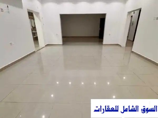 🌟 فخامة الرميثية: دور أول للإيجار بمواصفات قصر مصغر...