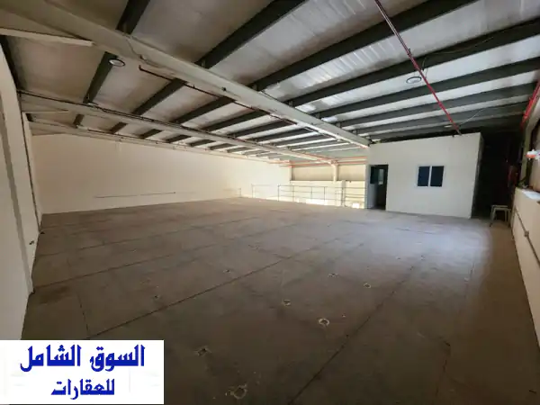 فرصتك الذهبية: مستودع ميزانين فاخر 4600 قدم للإيجار السنوي في قلب عجمان الصناعية | توسع أعمالك الآن!