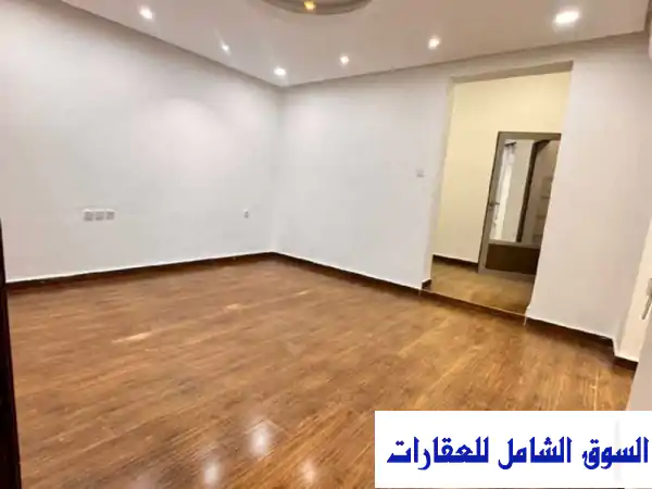 🌟 فخامة الرميثية: دور أول للإيجار بمواصفات قصر مصغر (6 غرف، 3 ماستر) - 300م² - 650 د.ك!