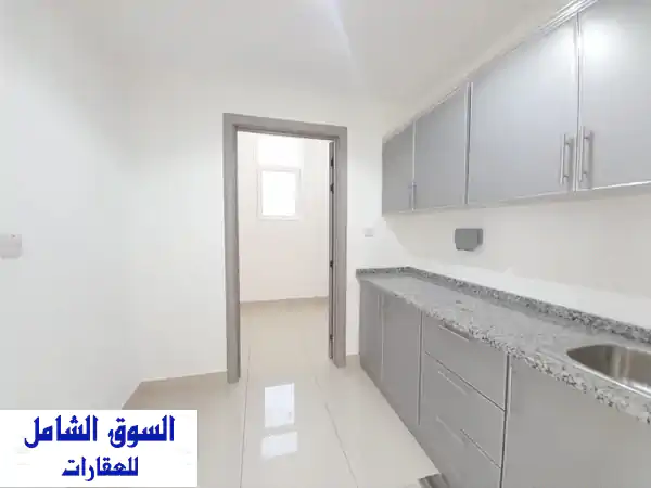 نصف فيلا فاخرة للإيجار بالرياض: 4 غرف ماستر، مدخل خاص، حوش واسع – 155 ألف ريال سنوياً