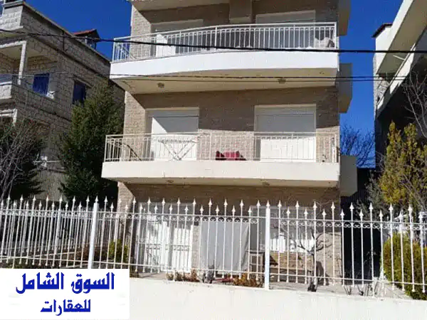 شقة أرضية مميزة للبيع في فيطرون وسط البلدة | تراس...