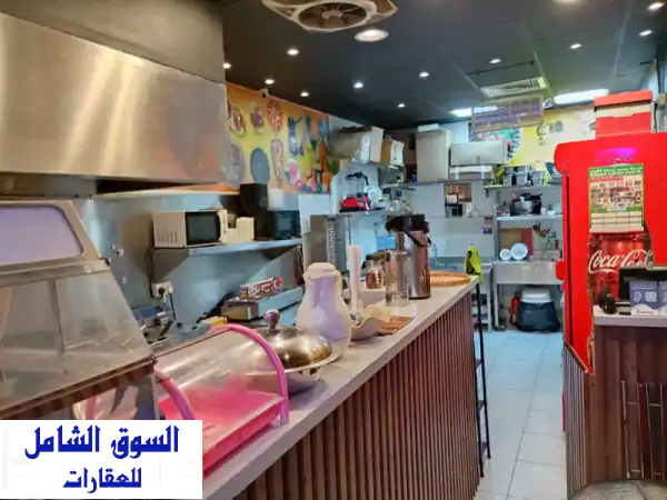 فرصة استثمارية ذهبية: كافيتريا للبيع بالنعيمية عجمان | موقع حيوي، معدات كاملة ورخصة بـ 60 ألف درهم!