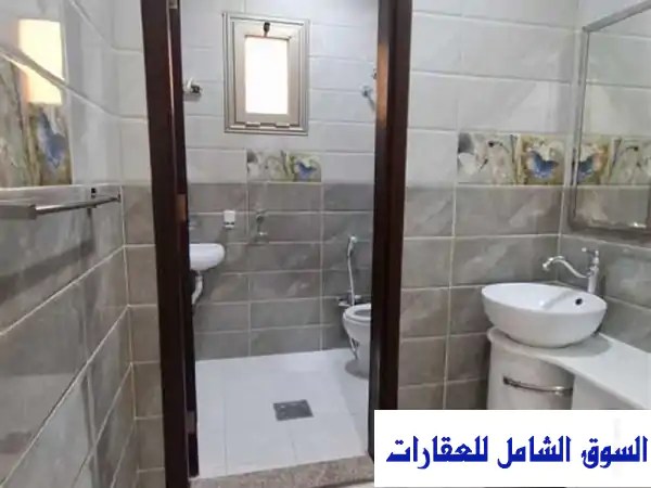 شقة أحلام المعاريس في أبو فطيرة: 3 غرف (ماستر) شرحة، مطبخ مجهز، إطلالة ساحرة، قرب الخدمات - 400 د.ك