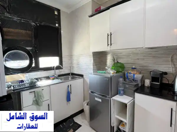 فرصة مميزة: صالون راقي (خلو) للإيجار ببنيد القار - مجهز بالكامل 62م