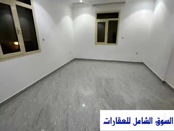 فرصة ذهبية! إيجار دور أرضي فاخر في أبو فطيرة | مساحة استثنائية 4 غرف نوم للعائلات الكبيرة