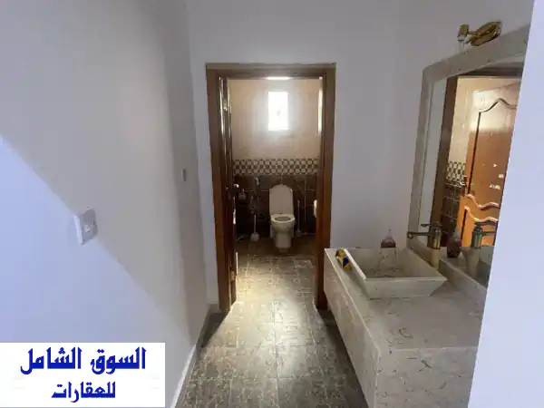 شقة الأحلام للإيجار في أبو فطيرة | 3 غرف نوم ماستر، بلكونة ضخمة، مصعد، سوبر ديلوكس 550 د.ك