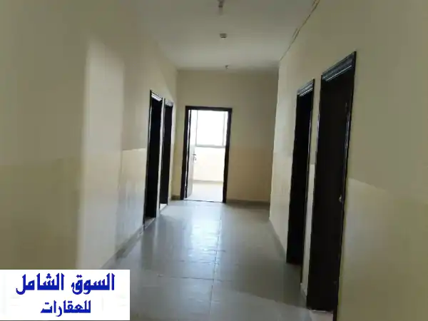 فرصة ذهبية! مكتب للإيجار في مصفح صناعية 37 | واجهة مميزة، شامل كل شيء، عقد موثق