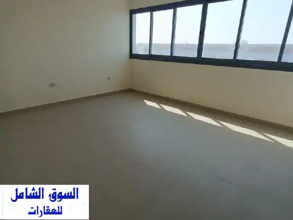 فرصة ذهبية! مكتب للإيجار في مصفح صناعية 37 |...