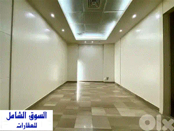 محل تجاري للإيجار في جل الديب | 100م² شارع حيوي وموقف خاص - فرصتك الذهبية!