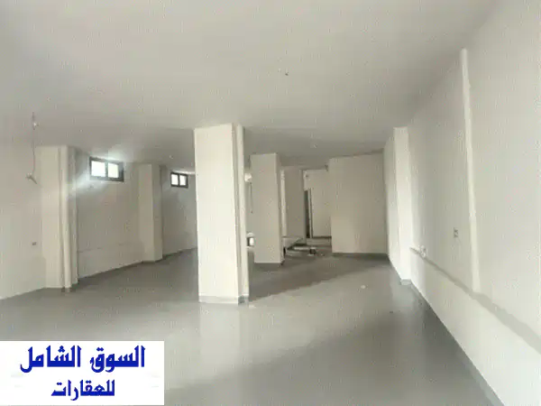 محل تجاري للإيجار في جل الديب | 100م² شارع حيوي وموقف...