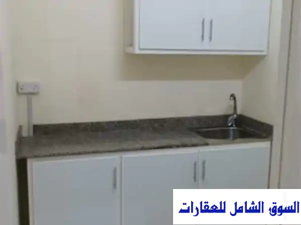 شقة للإيجار في المرة، الدوحة: غرفة وصالة، قرب المترو والسعودي (شامل الماء والإنترنت)