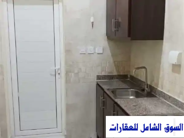 شقة للإيجار في المرة، الدوحة: غرفة وصالة، قرب...