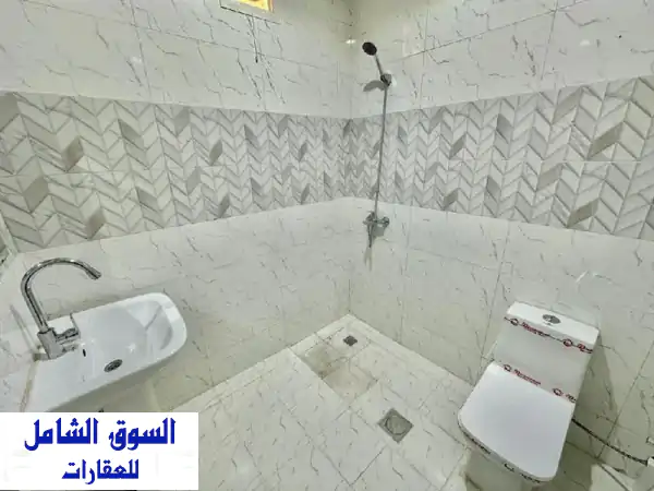 فرصة ذهبية بالرياض! 🔑 شقة مفروشة فاخرة للإيجار (غرفة وصالة بمدخل خاص) - جنوب الشامخة شاملة الخدمات