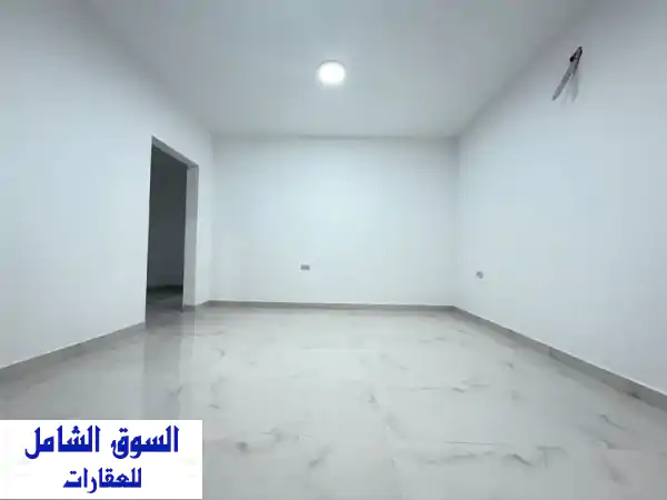 متاح الآن: شقة غرفة وصالة مميزة للإيجار بمدينة شخبوط - عقد شامل (ماء، كهرباء، صيانة، موقف)!