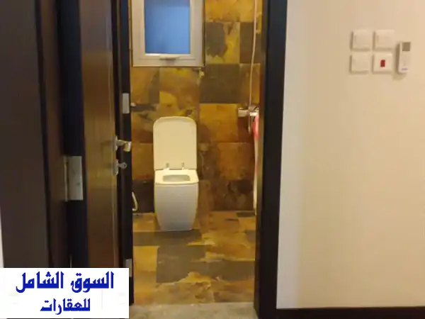 شقة أحلامك في الرفاع البحيري: مفروشة بالكامل، سوبر ديلوكس 3 غرف – شامل الكهرباء!