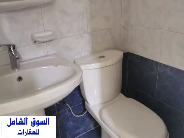 مكتب للإيجار بالحازمية: 200م² مفروش بالكامل، 3 غرف، تراس ومواقف خاصة - $1200 شهرياً!