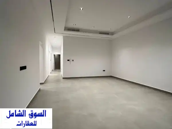 الرميثية | امتلك خصوصية وراحة دور أرضي فاخر بحديقة...