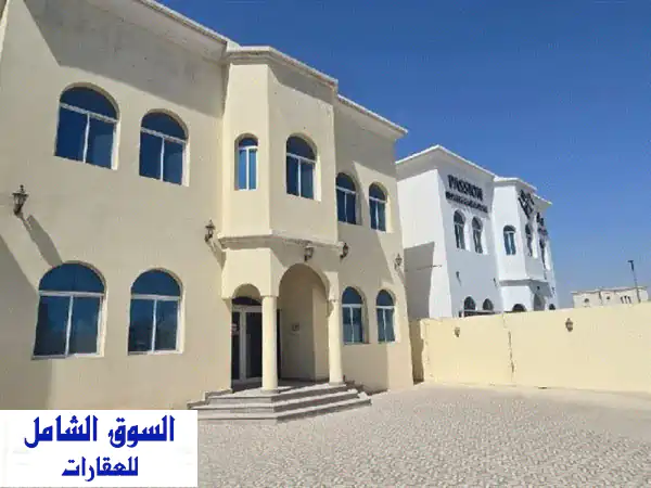 فيلا فخمة للإيجار بالنعيم (450م) 7 غرف منها 6 ماستر -...
