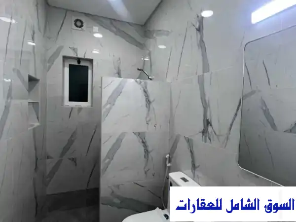 للإيجار شقة شاملة الكهرباء مع الميكيفات اول ساكن في تبولي توبلي الوسطى