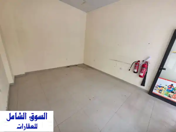 محل تجاري للإيجار السنوي السعر 15000 ريال/ سنويا (على...