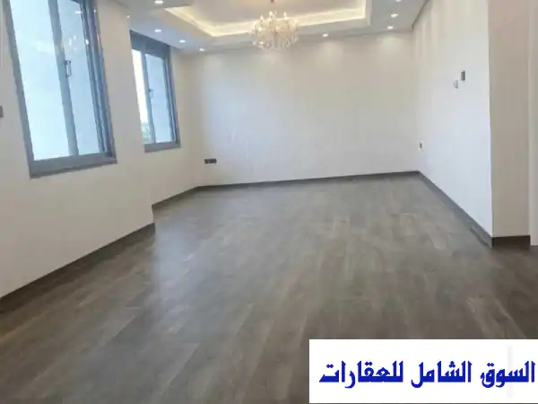 دور اول في الصديق راقي 4 غرف بكبتات ملابس للإيجار حولي