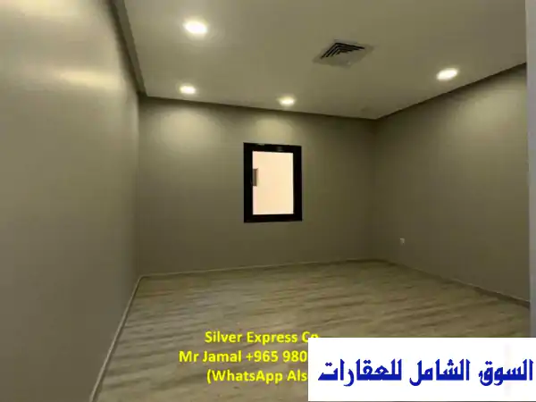 فيلا عصرية وفاخرة للإيجار في أبو فطيرة، الكويت - 4 غرف نوم ماستر، شرفة واسعة ومواقف خاصة (af-089)