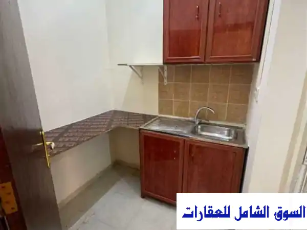 فرصة لا تفوت: استوديو واسع للإيجار بالعزيزية | قرب فيلاجيو وطريق سلوى | شامل | 2200 ر.ق