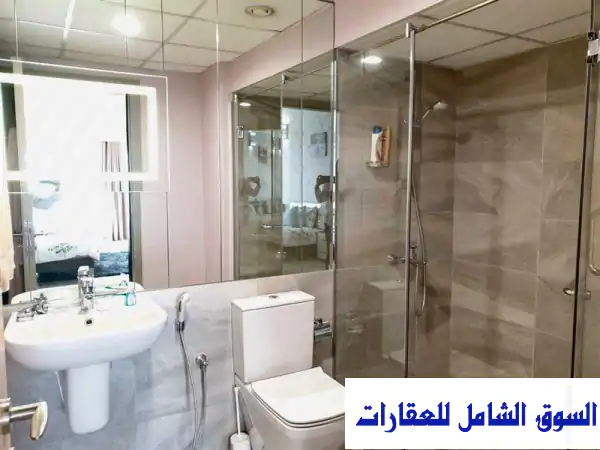 شقة أحلامك في جزر أمواج للبيع | 136م مفروشة بالكامل، إطلالة بحرية ساحرة، بـ77 ألف دينار فقط! | تمويل عقاري متاح