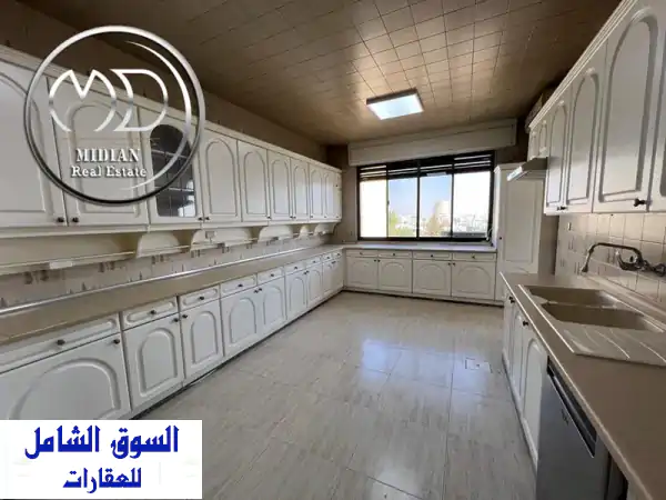 شقة طابقية فاخرة للإيجار في جبل عمان | 320م سوبر ديلوكس بإطلالة ساحرة وموقع استثنائي (رقم 8107)