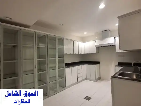 إيجار فيلا فاخرة بمشرف: 8 غرف ماستر، ديوانية، حديقة، مواقف 9 سيارات - تشطيب سوبر الترا وموقع مميز جداً!