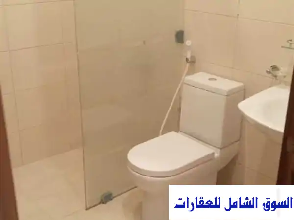 للايجار بالصديق: دور أول فاخر بمصعد - 4 غرف نوم، مساحة 400م2، تشطيب سوبر ديلوكس (900 د.ك)