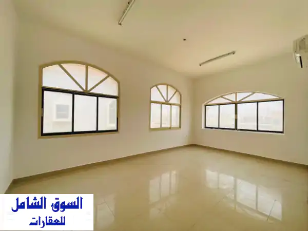 فيلا فاخرة للإيجار السنوي بالمويهات 1 عجمان | 5 غرف ماستر وموقع استراتيجي قرب شارع الشيخ عمار