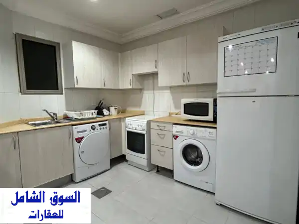 شقة مفروشة للإيجار بالمهبولة قطعة 1 | رفاهية متكاملة، موقع مميز، شاملة الخدمات!