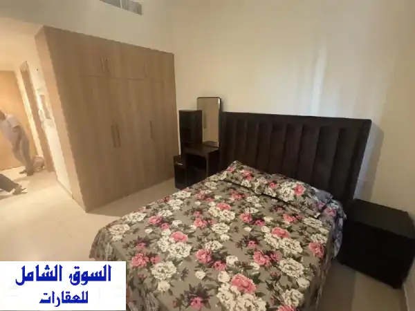 فرصة ذهبية: استوديو مفروش جديد كلياً للإيجار الشهري في جزيرة مريم الشارقة - إطلالة بحرية شامل كل الخدمات!