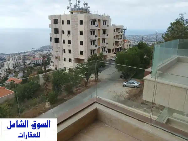 شقق فاخرة للبيع في بلاط جبيل: إطلالة بحر وجبل...