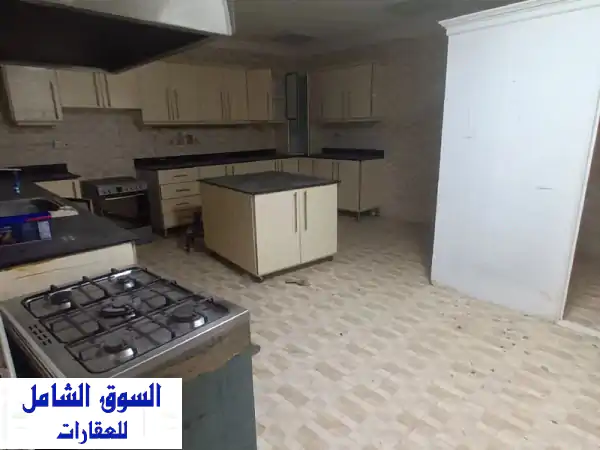 فرصة استثنائية: فيلا فسيحة وفاخرة للإيجار بأم صلال...