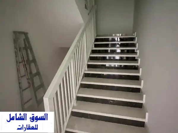 فرصة للبيع بناية بمنطقة الفلاح علي الحديقة بناية زاوية شارع جار وشارع تور أبي مساحة الأرض 7500 قدم ...