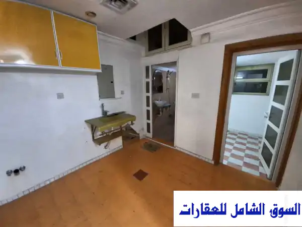 شقة الأحلام للإيجار بسلوى ق1: 4 غرف (2 ماستر) للعائلات الوافدة والأجنبية | قرب المدرسة الإنجليزية - 650 د.ك