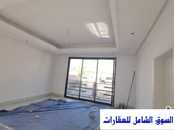 فيلا للإيجار الفاخرة بأبو فطيرة | 5 غرف، مسبح خاص، حديقة، تشطيب مودرن - قرب الخدمات