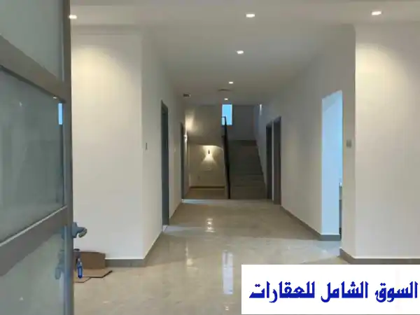 قسيمة بالمطلاع N10 دورين مساحة 400 متر شارع واحد...