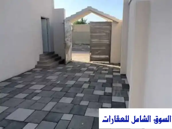 فرصة استثنائية! بيت شعبي 900م للبيع بالمعراض،...