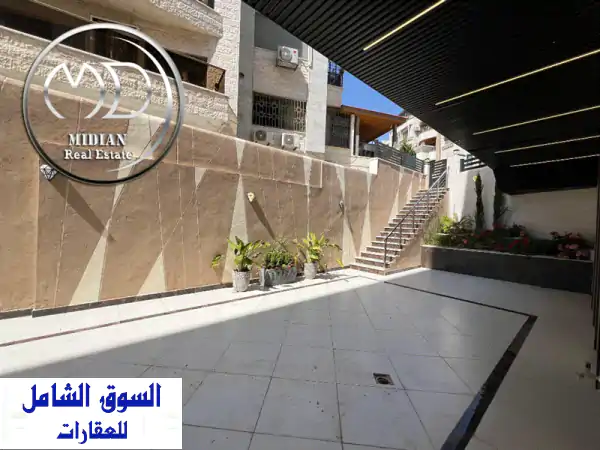 شقق شبه أرضي للبيع بأم أذينة: تراسات، حدائق،...