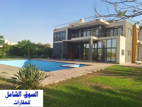 فيلا للبيع في الريف الأوروبي مصر بحمام سباحة...