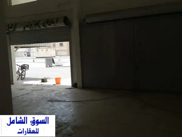 معرض تجاري فاخر للإيجار بمدينة حمد (اللوزي) - طابقين، ميزانين، سكن موظفين! موقع حيوي