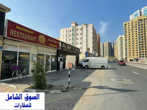 للبيع مجمع تجاري 8 محلات و30 غرفة وشبرتين كبار...